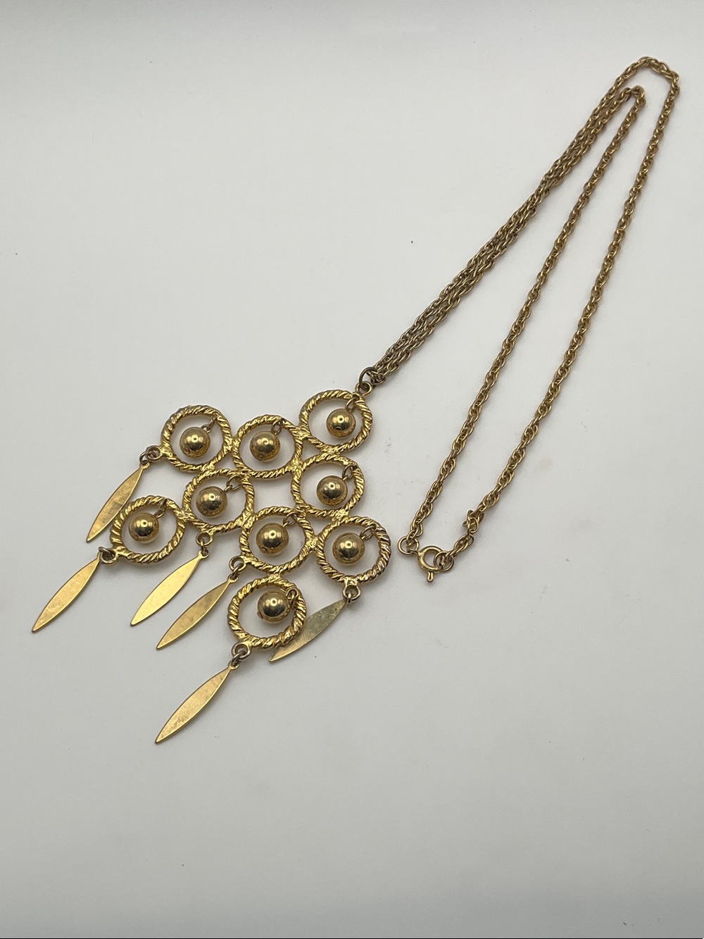 Vintage 1970s gold-tone kinetic chandelier pendant necklace